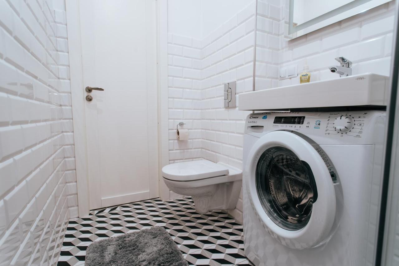 Stylish Latvian-Style Studio Apartment Near City Center, Parks, Cafes & Public Transit Riga Exteriér fotografie